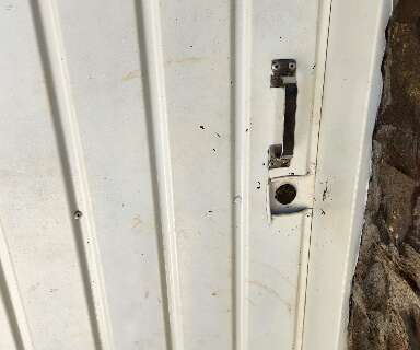 Vizinho alerta m&eacute;dico sobre invas&atilde;o de casa e ajuda a capturar criminosos