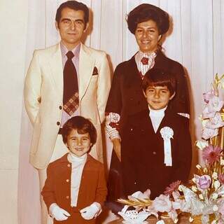 Padre charmoso de novela esperou 23 anos para visitar Campo Grande Padre charmoso de novela esperou 23 anos para visitar Campo Grande