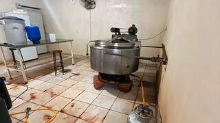 Pai de ex-secretário é solto ao pagar fiança por fábrica clandestina de iogurte Pai de ex-secretário é solto ao pagar fiança por fábrica clandestina de iogurte