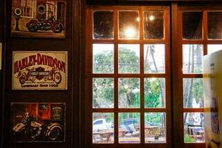 Am&eacute;rico sonhou com bar e resgatou esquina com m&uacute;sica e cerveja gelada