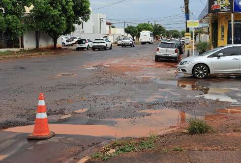Prefeitura libera R$ 10 milh&otilde;es para retomar servi&ccedil;o emergencial de tapa-buracos
