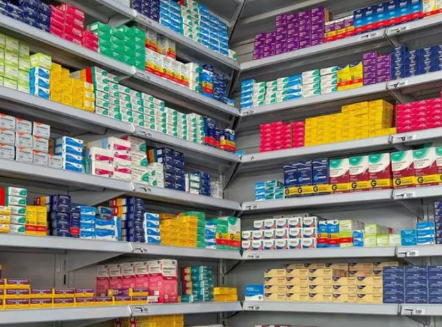 Fam&iacute;lia denuncia falta de medicamentos para tratamento de s&iacute;filis em postos