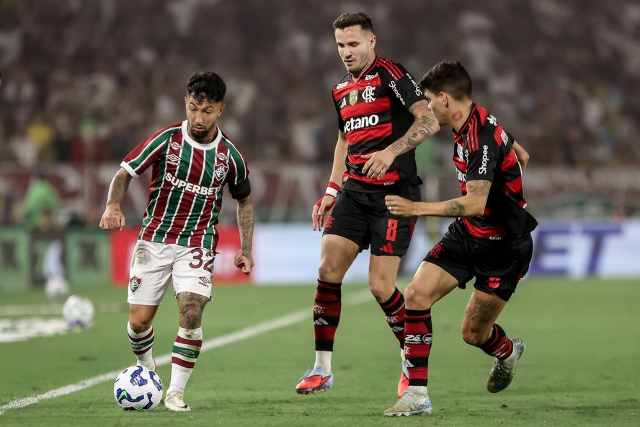 Fluminense aproveita erros do Flamengo e vence cl&aacute;ssico no Maracan&atilde;