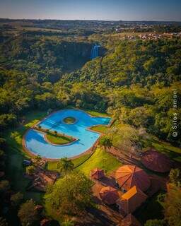  Prefeitura desiste de servi&ccedil;o de hotel, mas quer limpar piscinas por R$ 538 mil