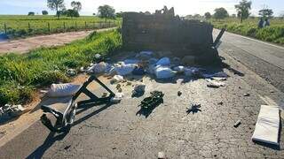 Mulher morre ao atingir carreta desgovernada em estrada com buracos Mulher morre ao atingir carreta desgovernada em estrada com buracos