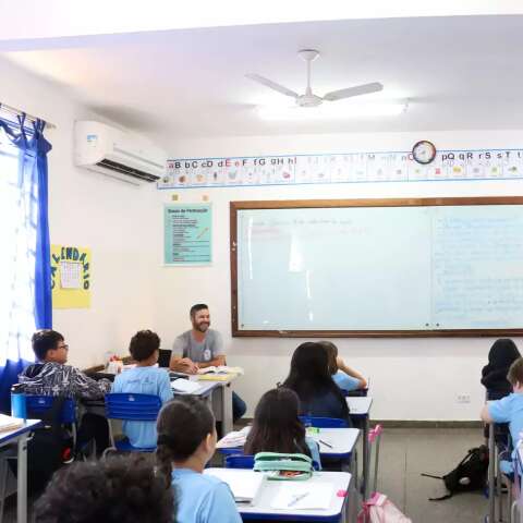 Sancionada lei de reposi&ccedil;&atilde;o integral do piso nacional aos professores da Reme