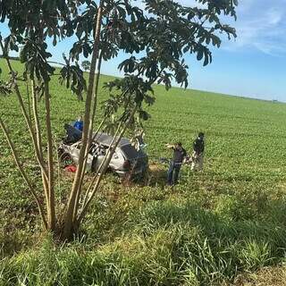 Capotagem na BR-267 mata passageiro e deixa motorista ferido