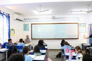 Sancionada lei de reposi&ccedil;&atilde;o integral do piso nacional aos professores da Reme