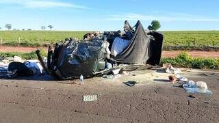 Mulher morre ao atingir carreta desgovernada em estrada com buracos Mulher morre ao atingir carreta desgovernada em estrada com buracos