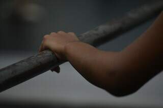 Para existir no bal&eacute;, Lu&iacute;sa teve que pintar sapatilha e deixar meia-cal&ccedil;a