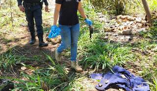 Rapaz encontrado em cova rasa estava com cinto no pesco&ccedil;o e m&atilde;os amarradas