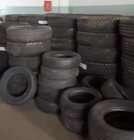 Pneus doados &agrave; Prefeitura s&atilde;o achados em borracharia e servidor vira suspeito