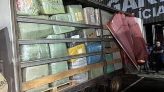 Motorista &eacute; preso com 7 toneladas de produtos contrabandeados