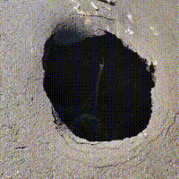 Cratera abre perto do pontilh&atilde;o da Salgado Filho e quase derruba motociclistas