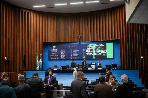 Do pre&ccedil;o da gasolina ao celular sem sinal, deputados cobram explica&ccedil;&atilde;o