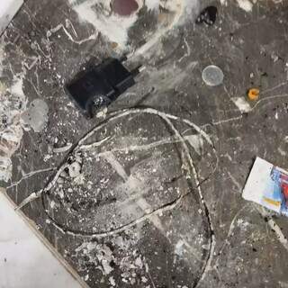 Curto-circuito em carregador causa princípio de incêndio em banheiro de casa Curto-circuito em carregador causa princípio de incêndio em banheiro de casa