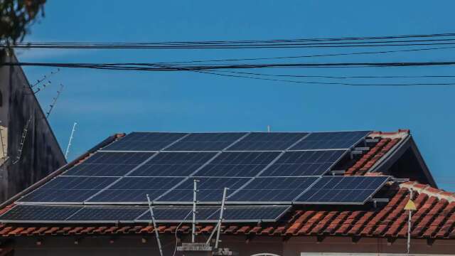 Vale a pena investir em energia solar residencial hoje? Participe da enquete