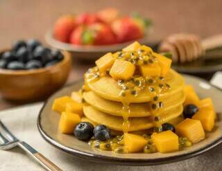 Manga e maracuj&aacute; viram chance de dar vida &agrave;s panquecas sem gra&ccedil;a