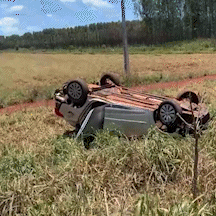 M&atilde;e e dois filhos ficam feridos em capotagem na BR-262, em Campo Grande