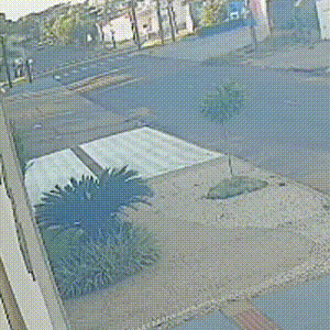 V&iacute;deo mostra batida que destruiu carro e derrubou postes na Mato Grosso