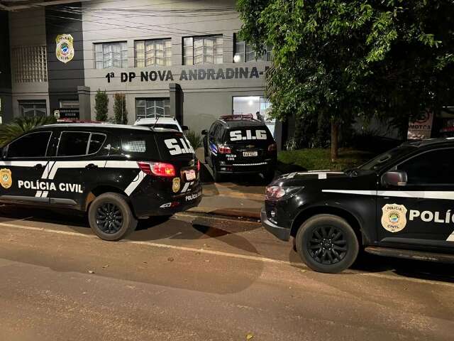 Criminosos invadem condom&iacute;nio de alto padr&atilde;o, levam arsenal, joias e dinheiro