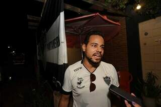Em bar no Jardim Itatiaia, torcida do Atl&eacute;tico-MG lamenta t&iacute;tulo perdido