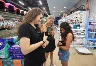 Feira de adoção busca tutores responsáveis para gatos resgatados Feira de adoção busca tutores responsáveis para gatos resgatados