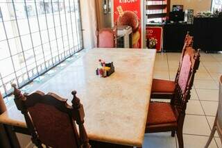 Pai e filho abrem loja que une padaria e fotografia no Centro