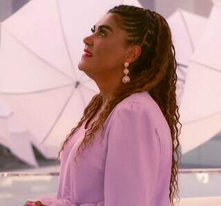 Eug&ecirc;nia quase n&atilde;o via negras na universidade e foi atr&aacute;s do porqu&ecirc;