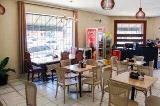 Pai e filho abrem loja que une padaria e fotografia no Centro