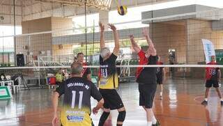 Mulheres lideram inscrições nos Jogos da Melhor Idade, que reúnem 30 municípios Mulheres lideram inscrições nos Jogos da Melhor Idade, que reúnem 30 municípios