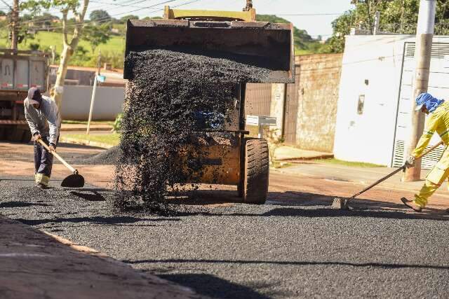 Com tr&eacute;gua da chuva, mais de 6 mil buracos foram tapados em quatro dias