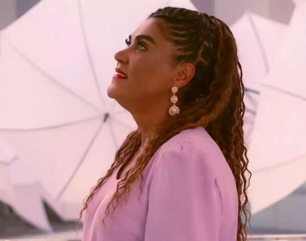 Eug&ecirc;nia quase n&atilde;o via negras na universidade e foi atr&aacute;s do porqu&ecirc;