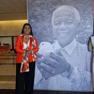 Eug&ecirc;nia quase n&atilde;o via negras na universidade e foi atr&aacute;s do porqu&ecirc;