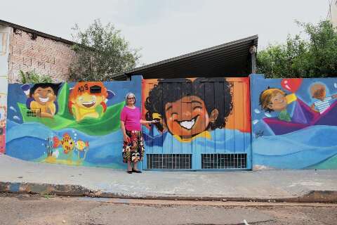 Inspirado em bolo gigante, barquinho de Lourde virou mural 