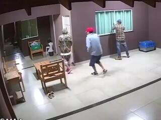 Foragido ligado a furtos e confronto com a PM &eacute; preso com droga e rev&oacute;lver