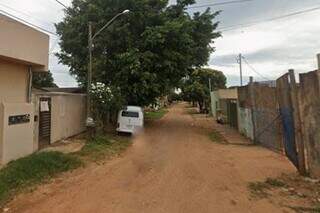 Arma falha, jovem tenta fugir e é morto com tiros na cabeça em frente à namorada Arma falha, jovem tenta fugir e é morto com tiros na cabeça em frente à namorada