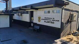 Mulher é rendida e estuprada por amigo do namorado em lava a jato Mulher é rendida e estuprada por amigo do namorado em lava a jato