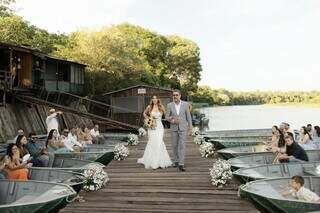 Com convidados em barco, Ang&eacute;lica e Daniel se casaram no Rio Miranda