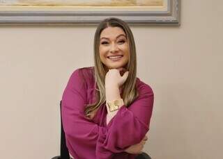 Deise Girardi leva est&eacute;tica avan&ccedil;ada ao interior e lota agenda no ver&atilde;o