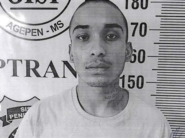 Foragido ligado a furtos e confronto com a PM &eacute; preso com droga e rev&oacute;lver