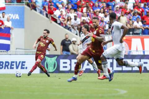 Bahia vence Vasco ap&oacute;s expuls&atilde;o e se aproxima da vaga na Libertadores