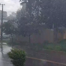 Manh&atilde; de domingo termina com chuva e tempo nublado