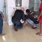 Crian&ccedil;a de 3 anos fica presa em arm&aacute;rio de ag&ecirc;ncia banc&aacute;ria