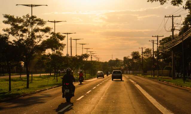 Frente fria muda o tempo e domingo ter&aacute; chuva e vento forte em MS