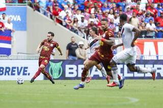 Bahia vence Vasco ap&oacute;s expuls&atilde;o e se aproxima da vaga na Libertadores