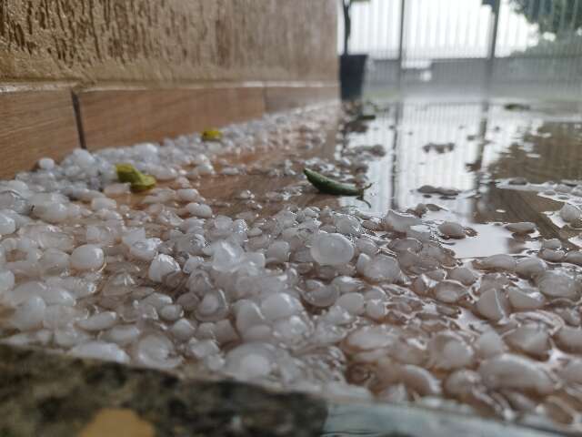Ap&oacute;s granizo em Amambai, Inmet alerta para tempestades em MS