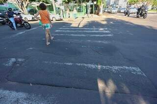 Ondula&ccedil;&otilde;es viram armadilhas na Av. Cal&oacute;geras e multiplicam quedas de pedestres