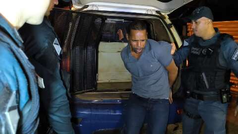 Ex-guarda municipal &eacute; morta com 23 facadas na frente do filho de 9 anos