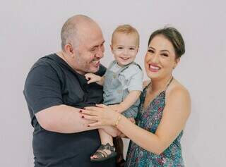 Tálita fez ensaio raspando cabelo para inspirar mulheres com câncer Tálita fez ensaio raspando cabelo para inspirar mulheres com câncer